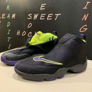 Nike mens black green the glove zip up size 11